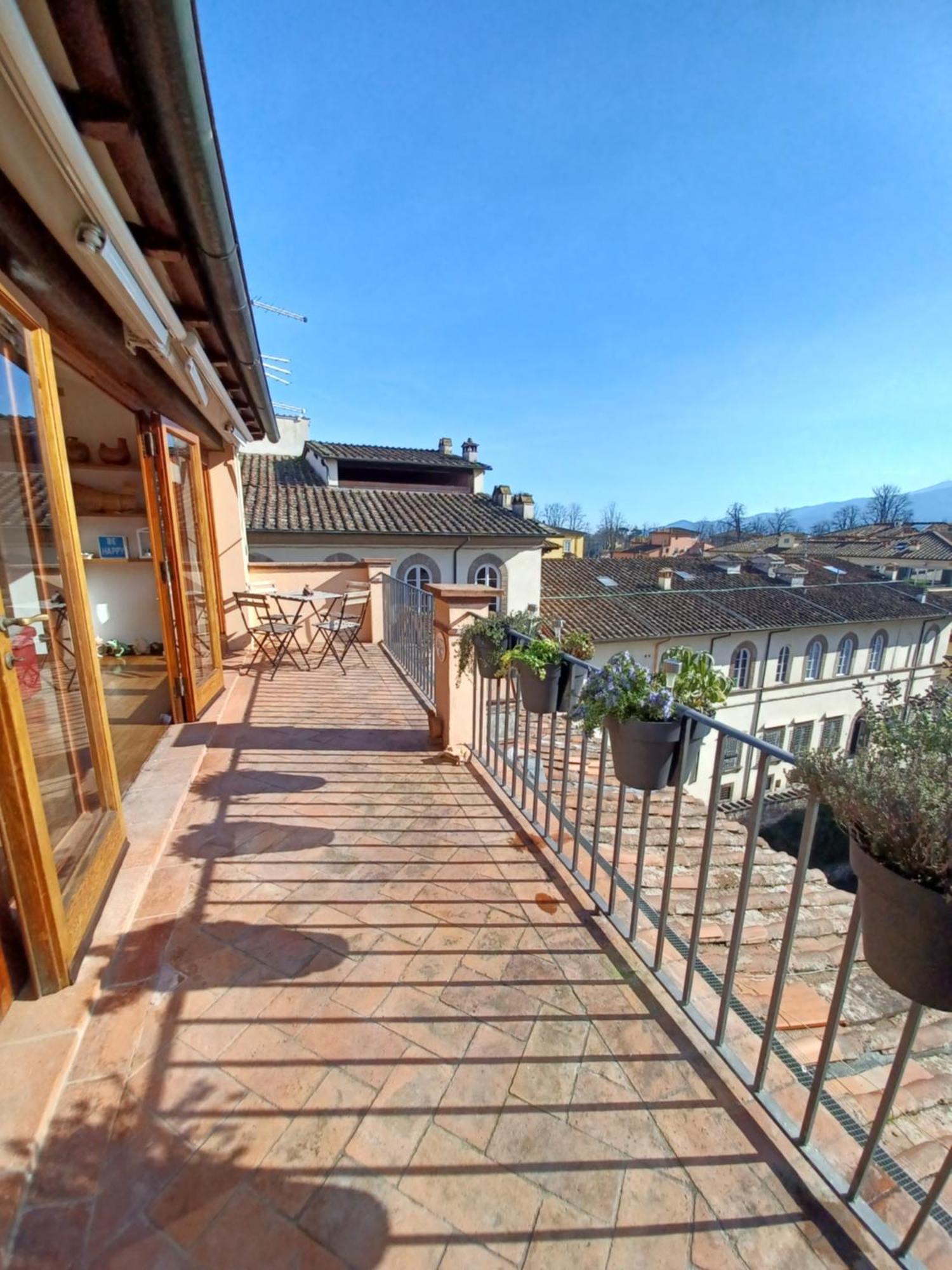 Terrazza Coccode' Spazioso Con Vista Mozzafiato! Apartment Lucca